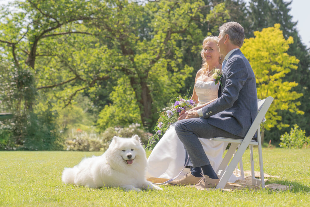Bruidspaar met hond